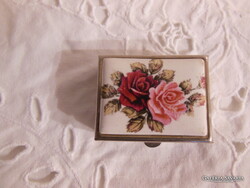 DOBOZ - SZELENCE - EZÜSTÖZÖTT - PORCELÁN - GRAVÍROZOTT - 4 x 3 x 1,5 cm OSZTRÁK - HIBÁTLAN