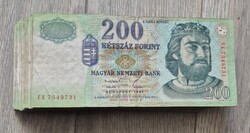 100db papír 200ft egyben!
