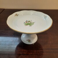 Herendi hecsedli, csipkebogyó mintás porcelán talpas süteményes kínáló tál, tortatál