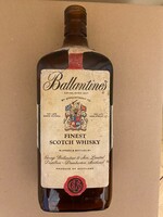 Régi,sötét barna Ballantines Finest Scotch Whisky-s üvegpalack. Törés-repedés mentes állapotban.