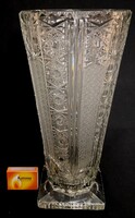 DT/586 – Ólomkristály váza (31 cm)