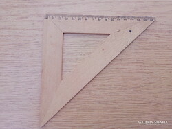 Derékszögű fa vonalzó, 16 cm.