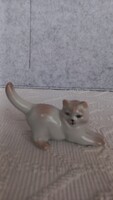 Zsolnay porcelán cica, kézi festésű, jelzett, 6 x 10 cm
