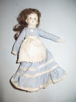 Régi antik porcelánfejű baba kék csíkos ruha fehér kötő 29 cm