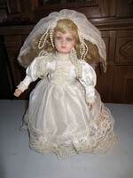 Régi antik porcelán baba  állvánnyal menyasszonyi ruha 34 cm