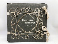 Mostbacher Piroska antik kézimunka tanmenete, kézműves albuma, 1930--ból horgolt, hímzett mintákkal
