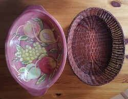 Fényes mázas gyümölcstároló fonostt kosárban