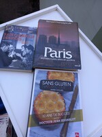 3 db francia gasztronómiai, szakácskönyv és párizsi úti könyvek francia nyelven