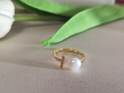 Elegáns 18K arany bevonatú gyűrű cirkóniával és édesvízi gyönggyel!