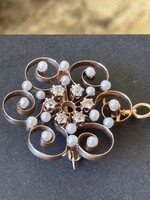 Sárga arany medál és bross egyben