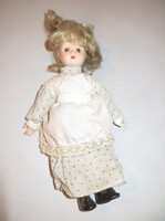 Régi antik porcelán baba 31 cm fehér kötő