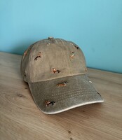 Színes kutyusokkal hímzett baseball sapka barna- khaki színben