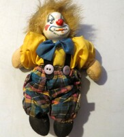 Régi antik porcelán fejű bohóc baba 14 cm színes kockás nadrág kék nyakkendő