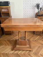 Kinyitható kártyaasztal