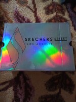 SKECHERS  UNO szandál. Új.