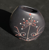 Vintage sgraffito díszítésű matt fekete kerámia váza – 19 cm
