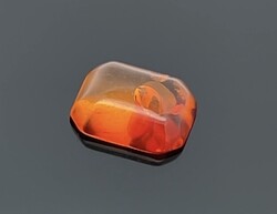 • Borostyán 3.45 ct drágakő ékszerészeknek, gyűjtőknek vagy más  hobby célra--új