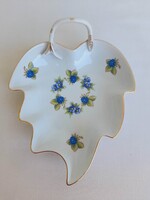 Hollóházi szedres levél alakú porcelán kináló