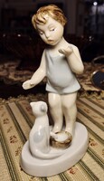 Royal Dux porcelán figura: Gyermek kiscicával és etetőtállal, kézzel festett, 15 cm