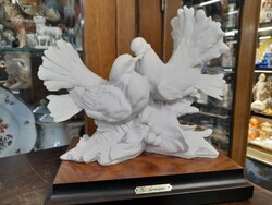 Art Deco Capodimonte Giuseppe Armani 1992 Florence Galamb Pár Szobor,Fa Talapzaton.20 cm.