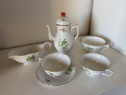 Eladó eredeti Herendi porcelán darabok a „Hecsedlis” (csipkebogyós) mintával.