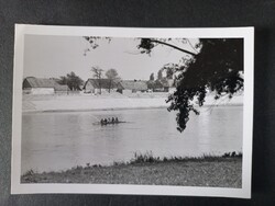 Régi fotó Evezés a Dunán / hajóval a Dunán Szentendre magasságában 1970-es évek