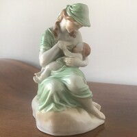 Herendi porcelán szoptató anyagyermekével