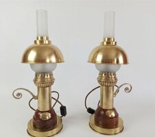 Vintage, 1875-ös emblémával jelzett, réz-fa lámpa pár opálbúrával az 1960-1970-es évekből, (50 cm)
