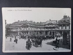 Régi képeslap - Párizs – a Palais-Royal tere, korabeli városi életkép lovaskocsikkal