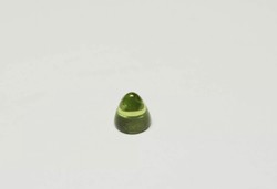 • Peridot kúp  1.75 ct drágakő ékszerészeknek, gyűjtőknek vagy más  hobby célra--új