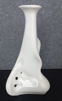 Fehér art deco stílusú aszimmetrikus porcelán váza, 21,5 x 14 cm