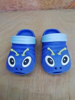 Kukac hernyó  caterpiller 24-es méretű cuki papucs kisfiúnak belső talp max 14 cm fotóztam kék