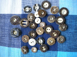30 db vegyes szaru gombok