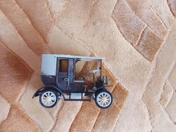 RÉGI KIS MŰANYAG  JÁTÉK AUTÓ MODELL HOSSZ:8,5 CM, SZÉLESSÉGE:4,5 CM