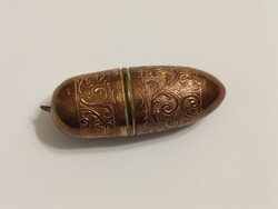 Antik szecessziós tűtartó vésett díszítéssel, rézből