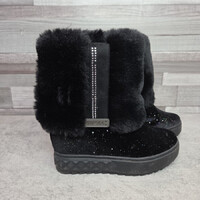 Guess black fur-lined ankle boots, snow boots, 35