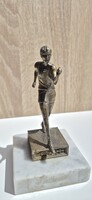 Olimpikon futó alakos szobor márvány talapzaton, patináns bronz figurával.12 cm