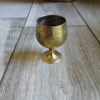 Pompás régi rézszínű ezüstözött kispohár (6,2x4,3 cm)