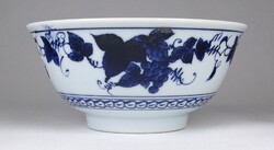 1O914 Jelzett kék-fehér kínai porcelán kézzel festett szőlő díszítéssel 7 x 15 cm