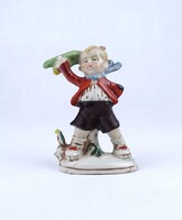 2A179 Régi német Bertram jellegű porcelán figura kalapját lengető kisfiú 10.7 cm