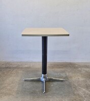 Vintage, mid century modern jelzett Thonet bisztóasztal, kávéházi asztal, Oswald Hardtl