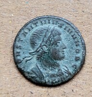 Római Bronz CONSTANTINUS II iunior Katonák zászlóval (AA5)