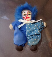 Régi antik porcelán fejű bohóc baba 12 cm kék haj pöttyös overall