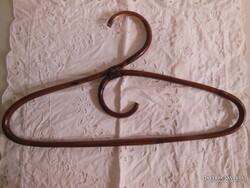 VÁLLFA  RATTAN - 42 cm  -  42 x 25 cm - OSZTRÁK