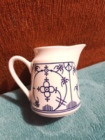 Kék-fehér díszített motívumos porcelán kiöntő