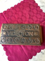 VIDEOTON reklám horoszkópos bronz plakettes fiókos doboz 25x14 cm.