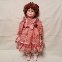 Bájos arcú porcelánbaba,porcelán baba 50 cm