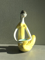 Drasche porcelán figura, kőbányai porcelángyár. Lány tállal.