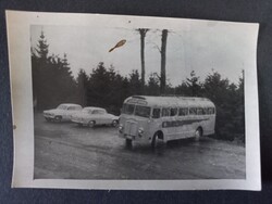 Régi képeslap - IKARUS busz a parkolóban