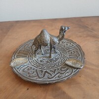 Gyönyörű régi réz tevés hamutartó (12x5 cm)